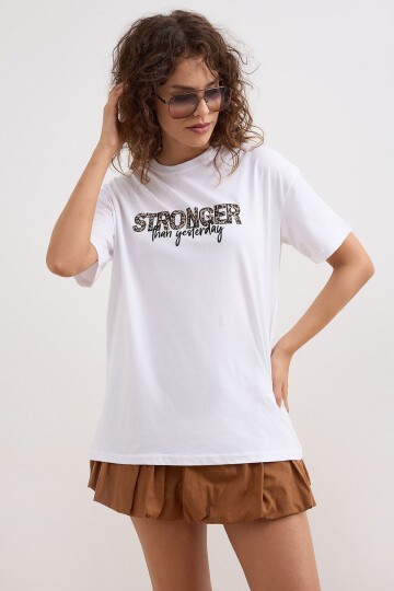 Kadın Bisiklet Yaka Stronger Baskılı Kısa Kollu T-shirt