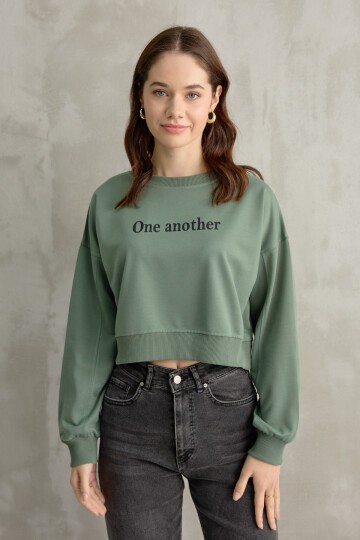 Kadın One Baskı Yarasa Kol Crop Sweatshirt