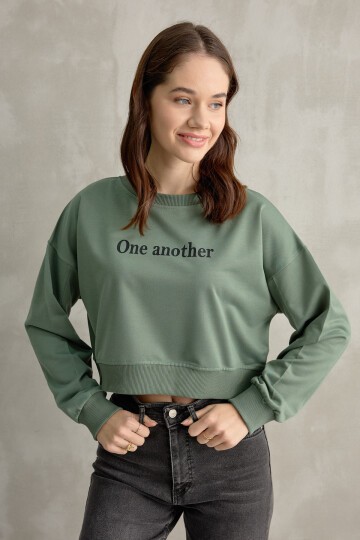 Kadın One Baskı Yarasa Kol Crop Sweatshirt