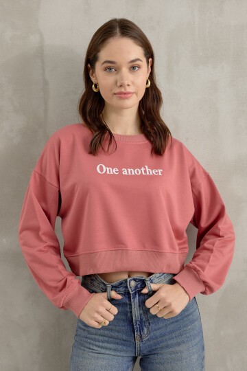 Kadın One Baskı Yarasa Kol Crop Sweatshirt