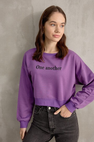 Kadın One Baskı Yarasa Kol Crop Sweatshirt