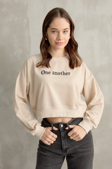 Kadın One Baskı Yarasa Kol Crop Sweatshirt